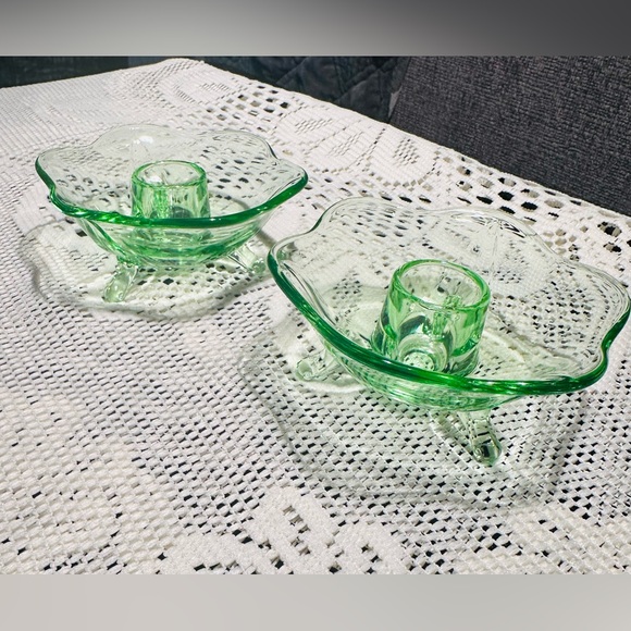 PAIR OF FENTON LOTUS 6-PETAL GREEN URANIUM VASELINE GLASS 3-FOOTED CANDLE HOLDER - Picture 2 of 11